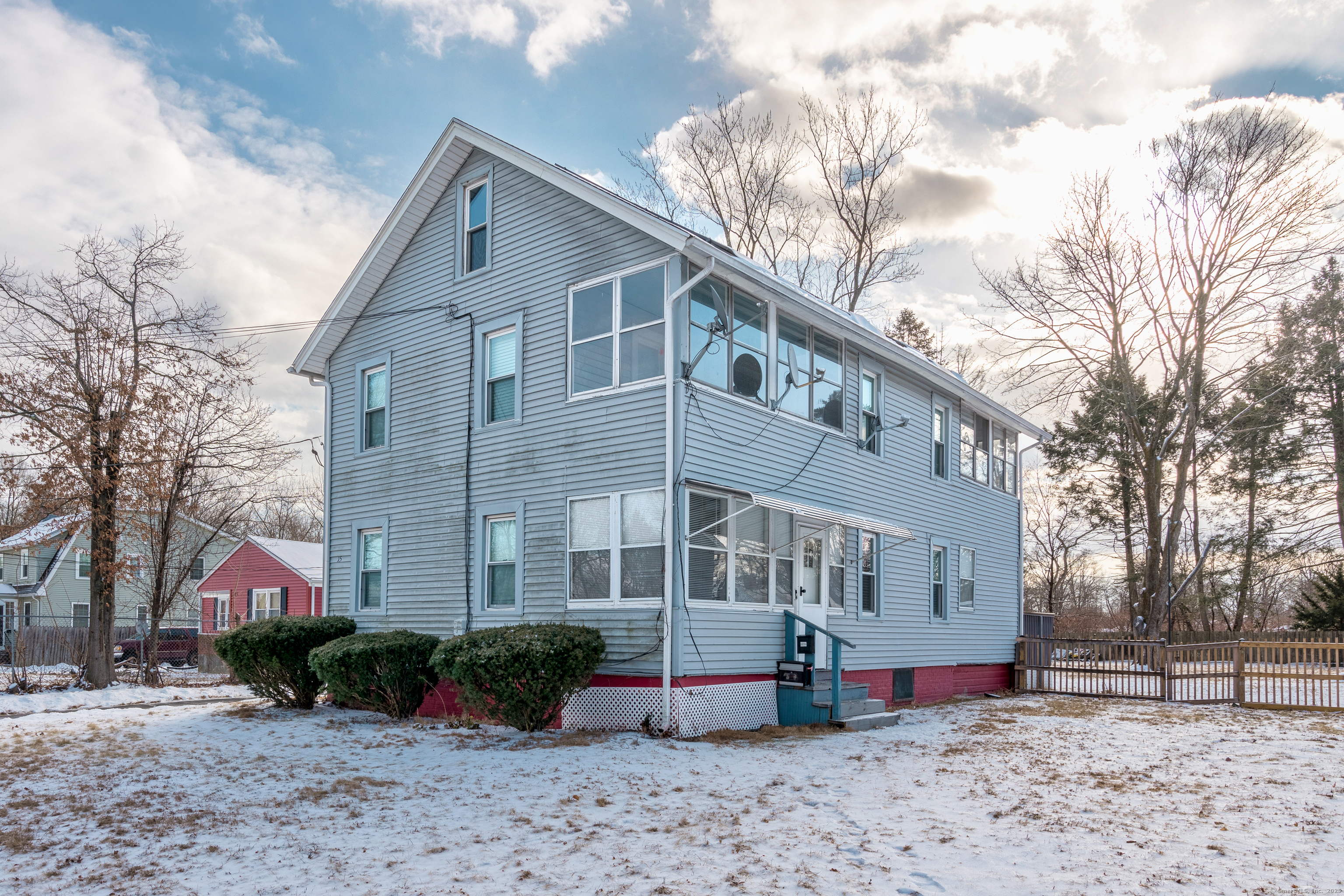 Clubhouse Road, Windsor, Connecticut - 4 Bedrooms  
2 Bathrooms  
10 Rooms - 