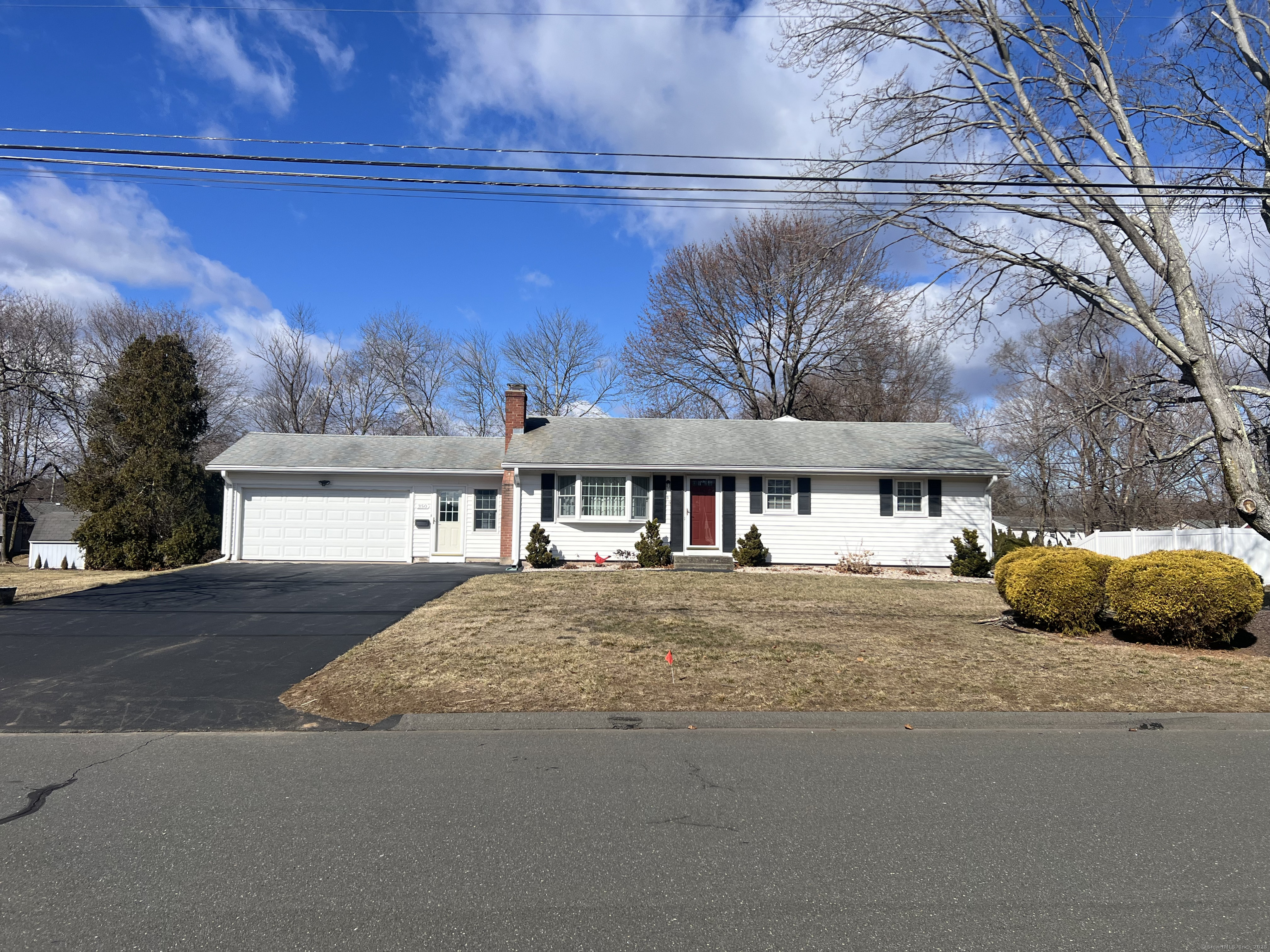 Property for Sale at Benedict Drive, South Windsor, Connecticut - Bedrooms: 4 
Bathrooms: 2 
Rooms: 8  - $399,000