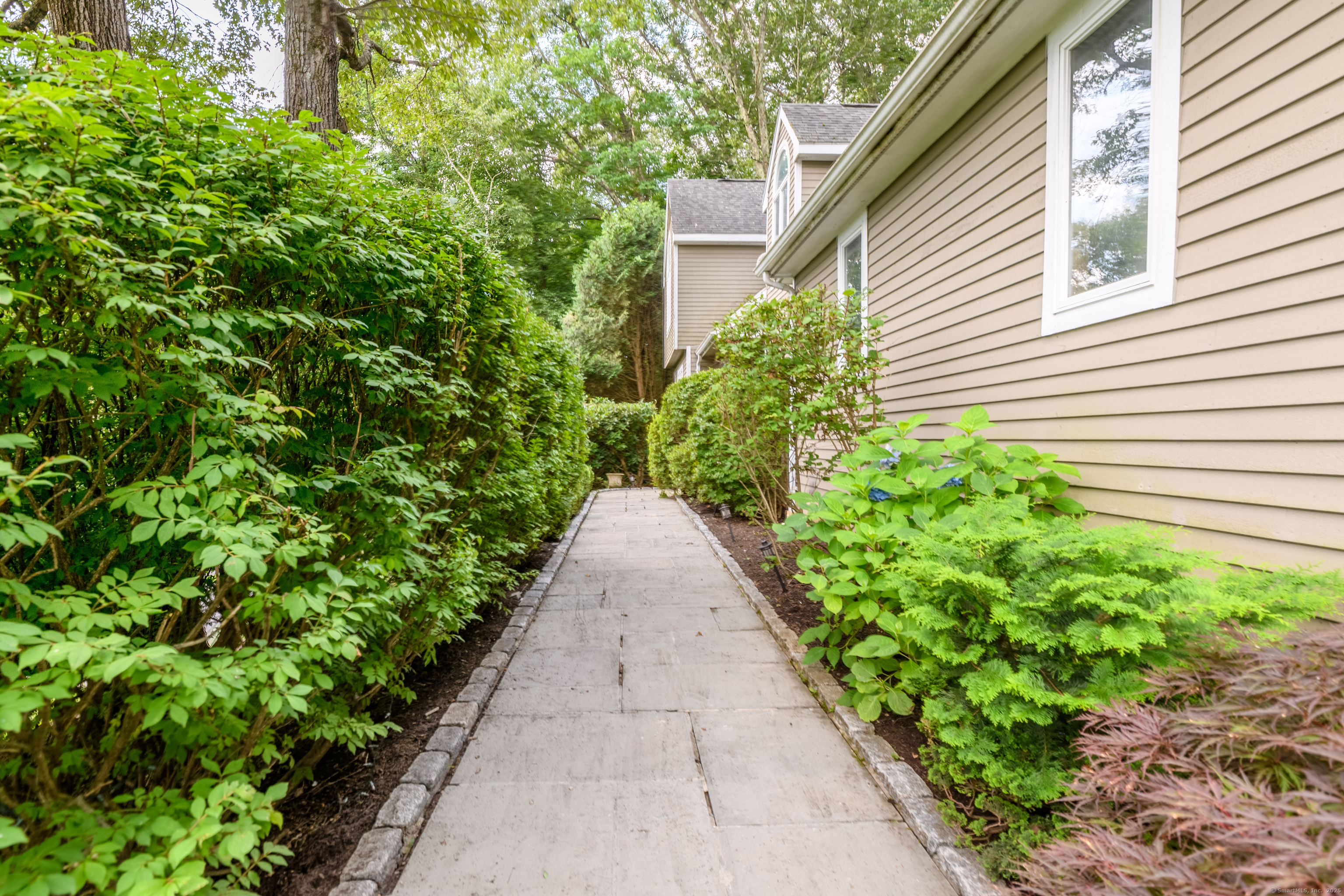 27 Oakridge