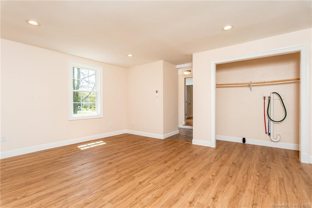 Killingly, Connecticut 06239, United States, 1 Bedroom Bedrooms, ,1 BathroomBathrooms,Residential,Active,183842