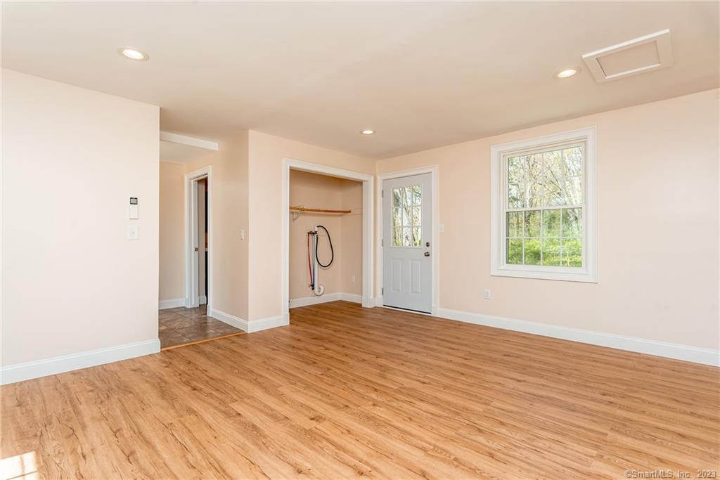 Killingly, Connecticut 06239, United States, 1 Bedroom Bedrooms, ,1 BathroomBathrooms,Residential,Active,183842