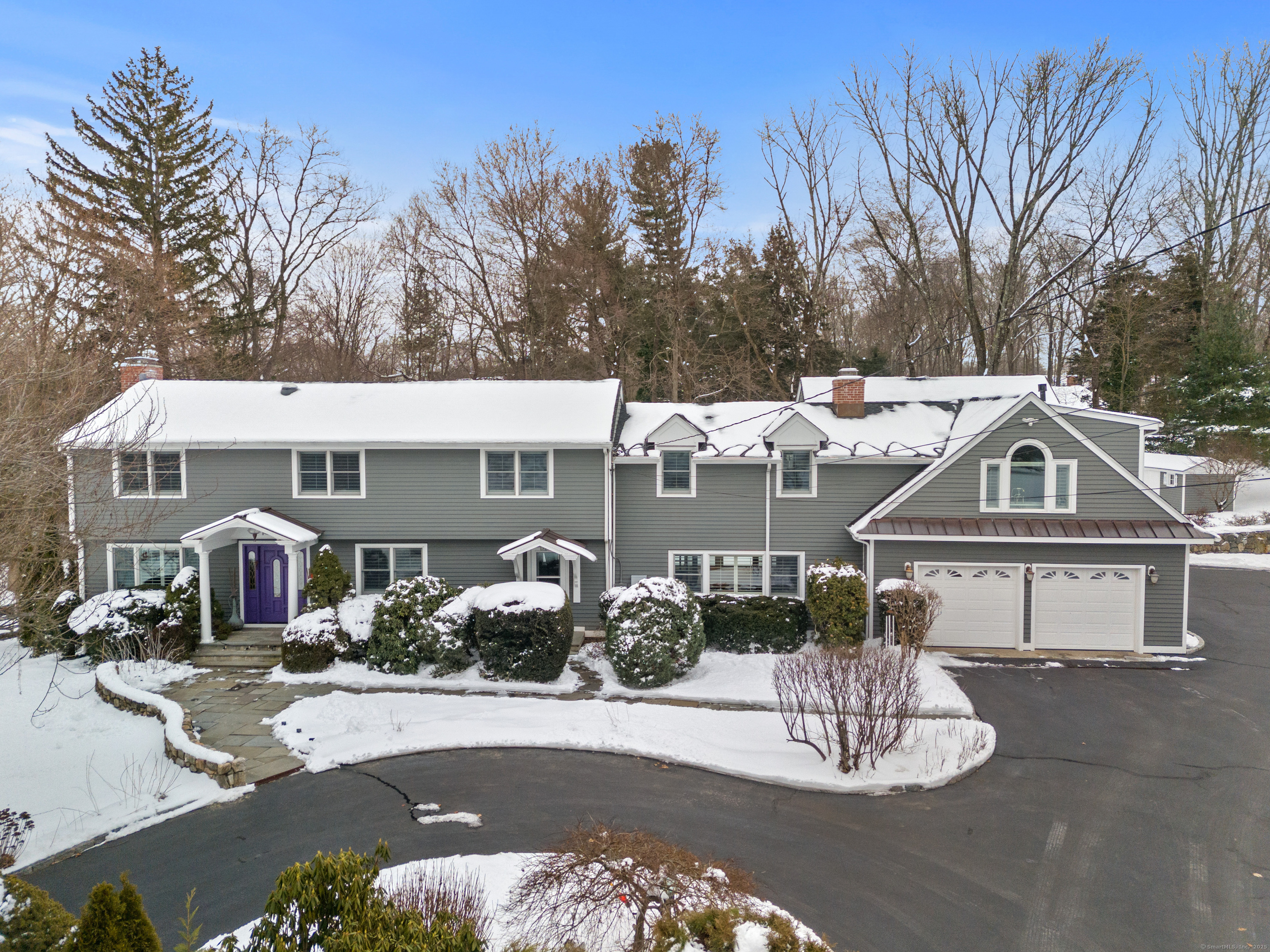 Tommys Lane, New Canaan, Connecticut - 5 Bedrooms  
5.5 Bathrooms  
9 Rooms - 