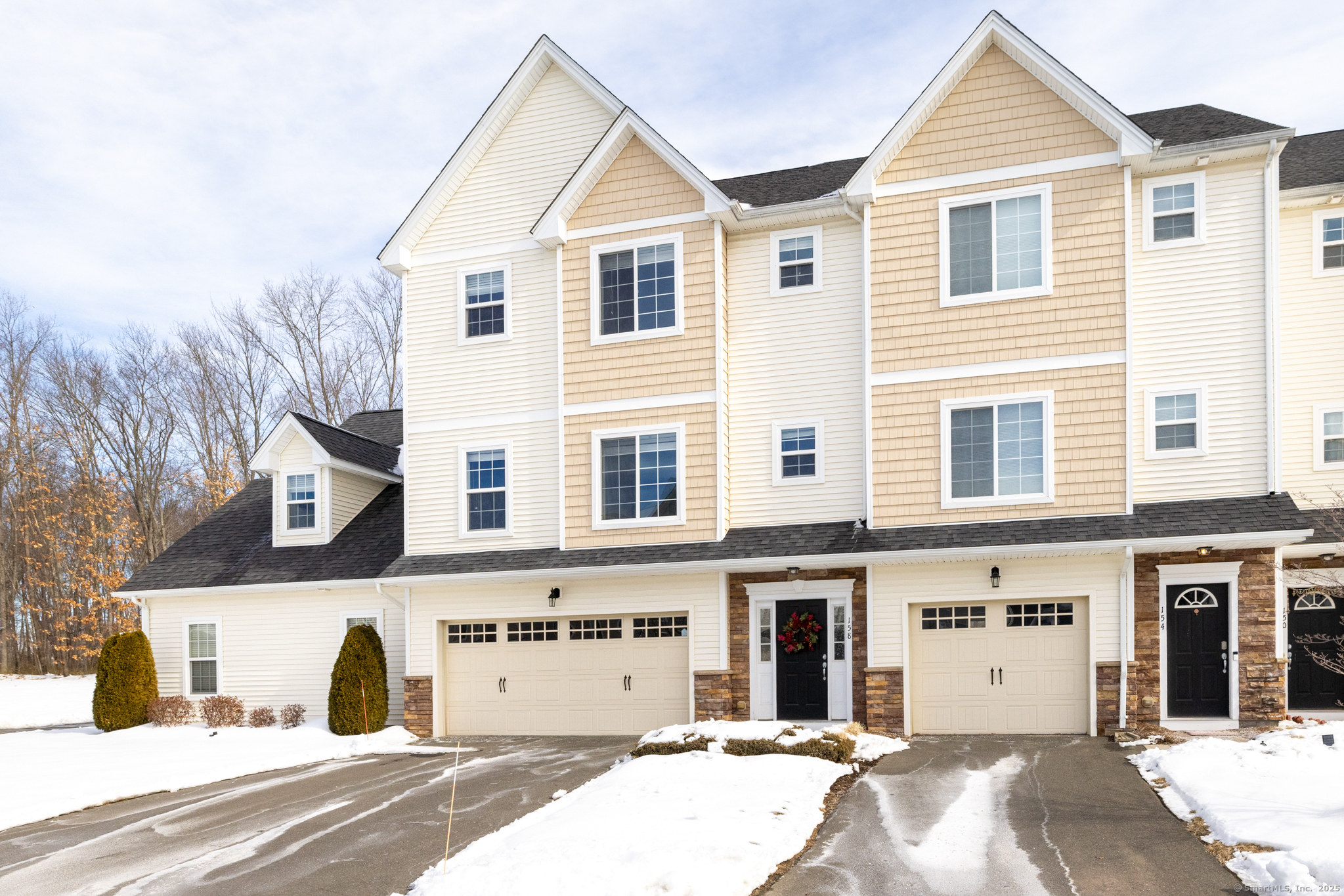 Property for Sale at Pepin Place 158, South Windsor, Connecticut - Bedrooms: 2 
Bathrooms: 3 
Rooms: 7  - $519,900