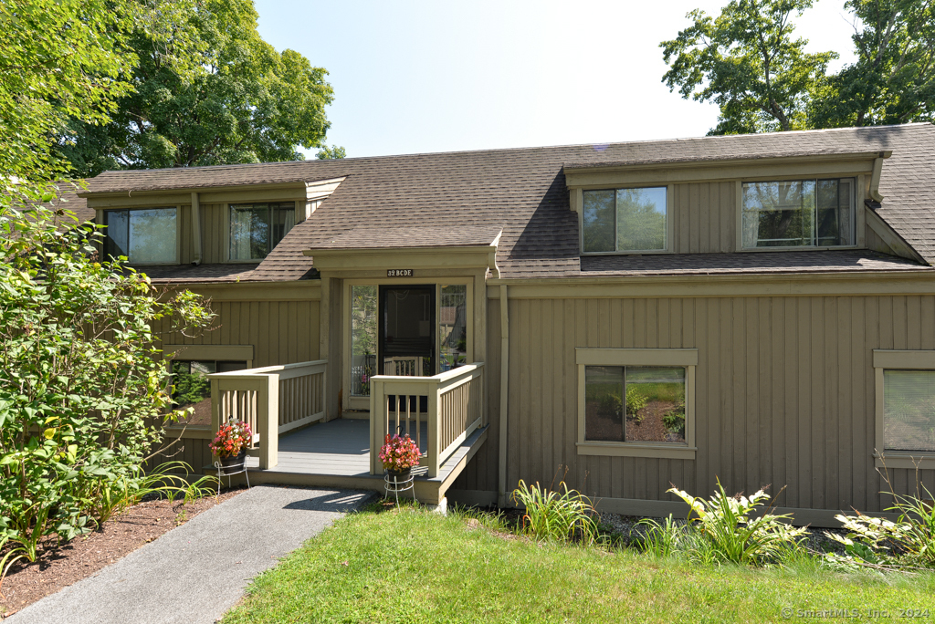 View Southbury, CT 06488 condo