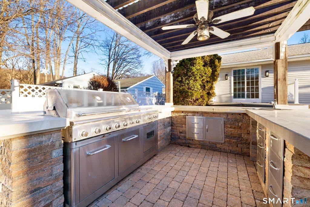 Photo of 100 Lynwood Dr Extension, Cheshire, CT 06410 (MLS # 24146309)