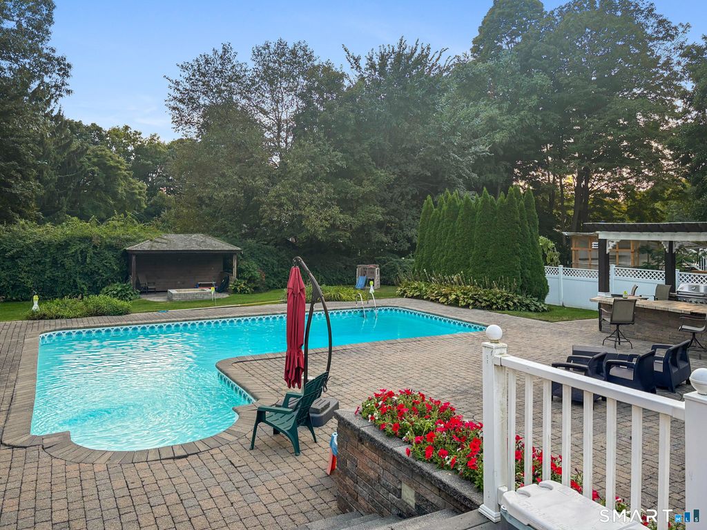 Photo of 100 Lynwood Dr Extension, Cheshire, CT 06410 (MLS # 24146309)