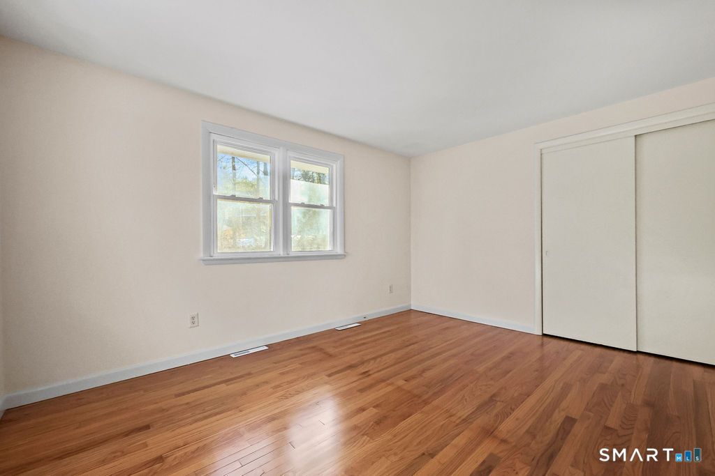 Burlington, Connecticut 06013, United States, 3 Bedrooms Bedrooms, ,2 BathroomsBathrooms,Residential,Active,255012