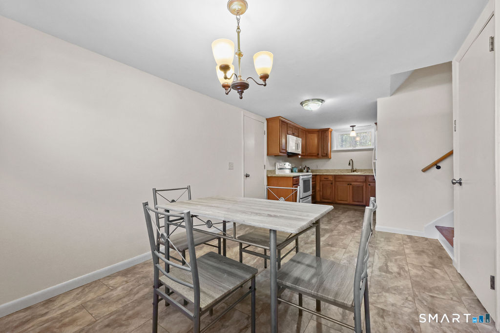 Burlington, Connecticut 06013, United States, 3 Bedrooms Bedrooms, ,2 BathroomsBathrooms,Residential,Active,255012