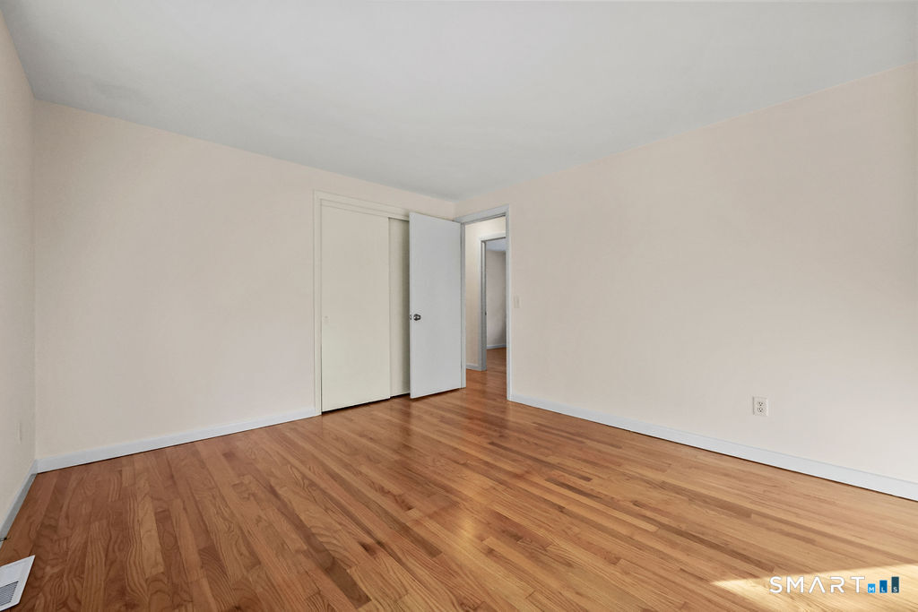 Burlington, Connecticut 06013, United States, 3 Bedrooms Bedrooms, ,2 BathroomsBathrooms,Residential,Active,255012