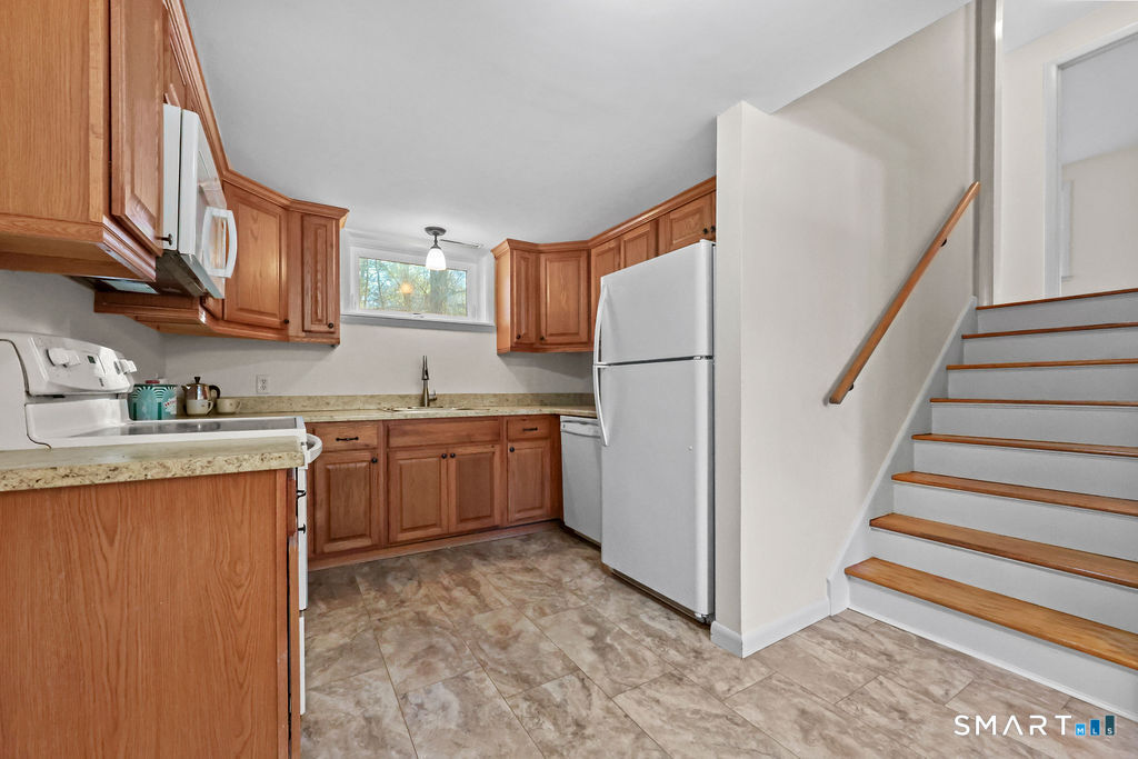 Burlington, Connecticut 06013, United States, 3 Bedrooms Bedrooms, ,2 BathroomsBathrooms,Residential,Active,255012