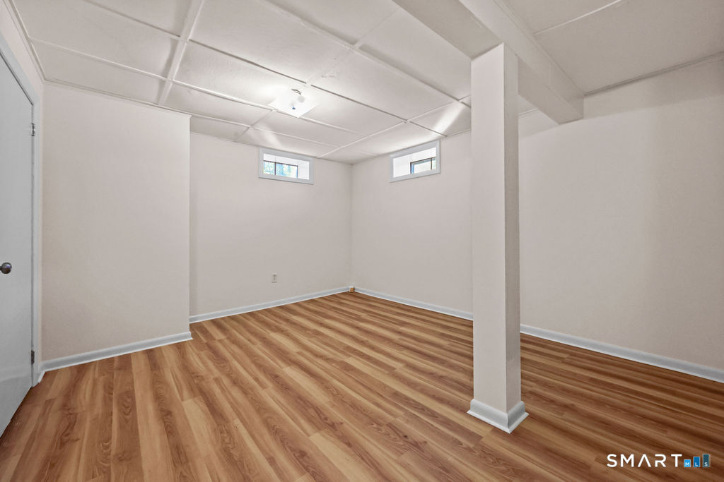 Burlington, Connecticut 06013, United States, 3 Bedrooms Bedrooms, ,2 BathroomsBathrooms,Residential,Active,255012