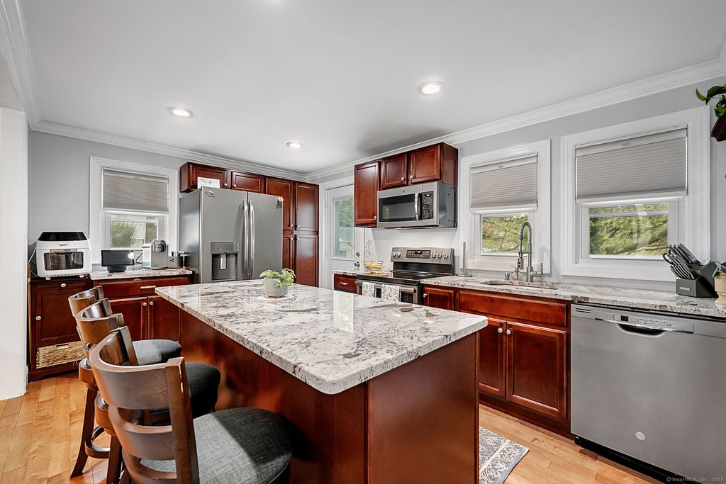 Photo of 25 Cumberland Street, Hartford, CT 06106 (MLS # 24133799)