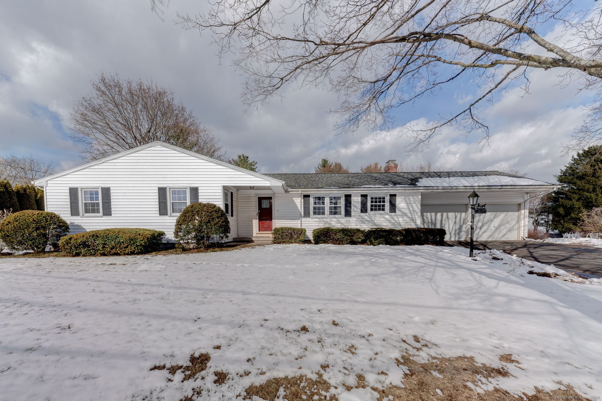 Property for Sale at 21 Candlewick Lane, Berlin, Connecticut - Bedrooms: 4 
Bathrooms: 2 
Rooms: 6  - $399,000