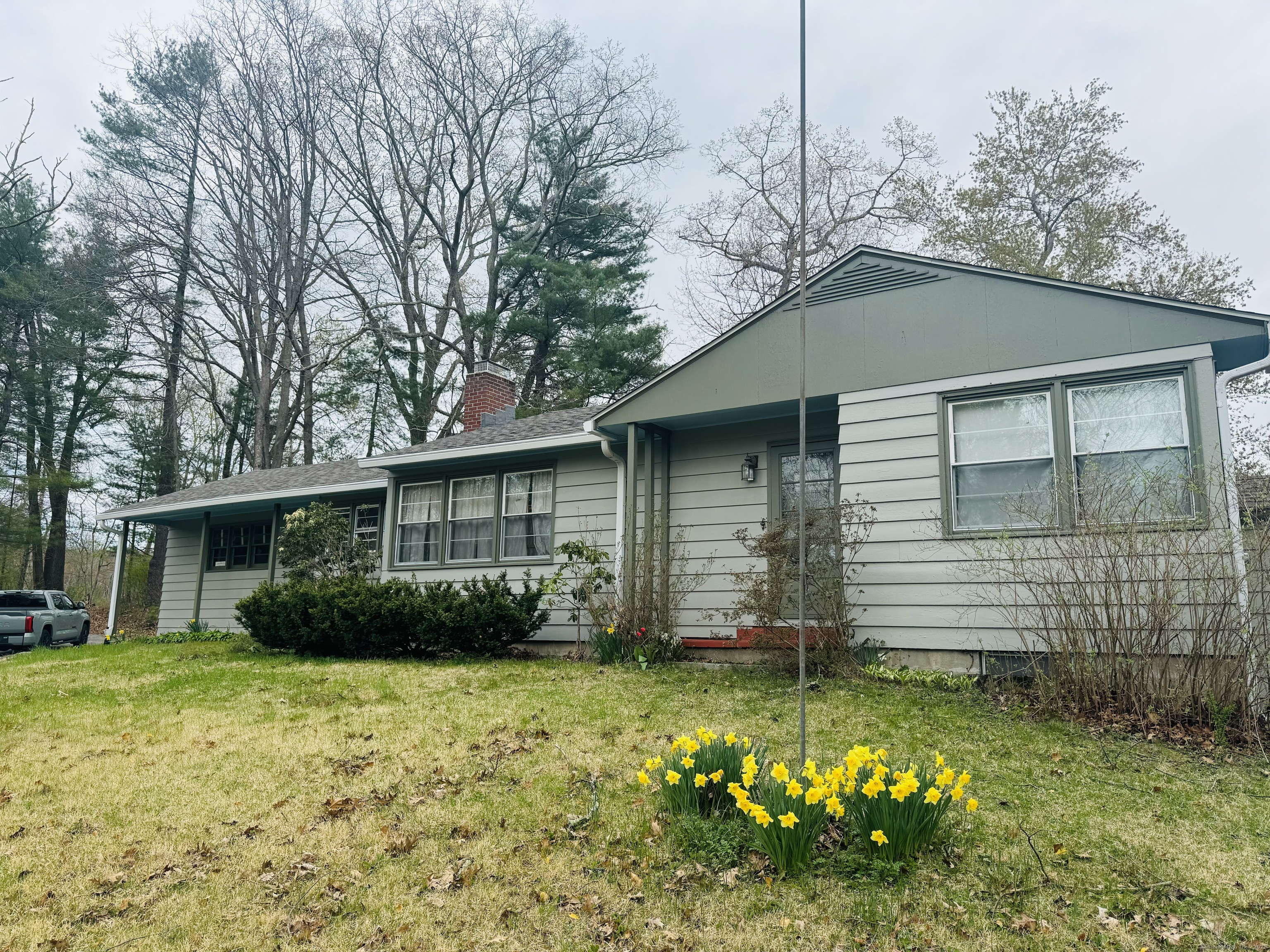 63 Robbins Road, Thompson, Connecticut image 1