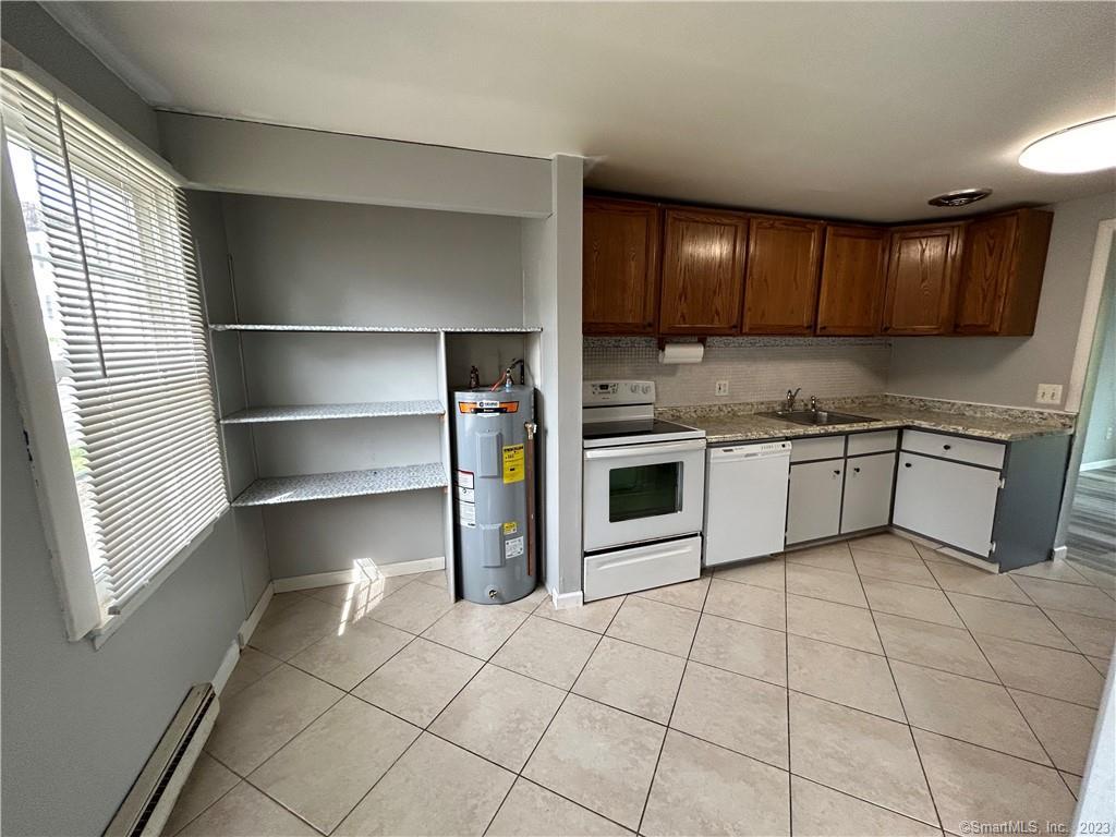 Photo 5 of 31 of 12 Lakeside Drive M townhome