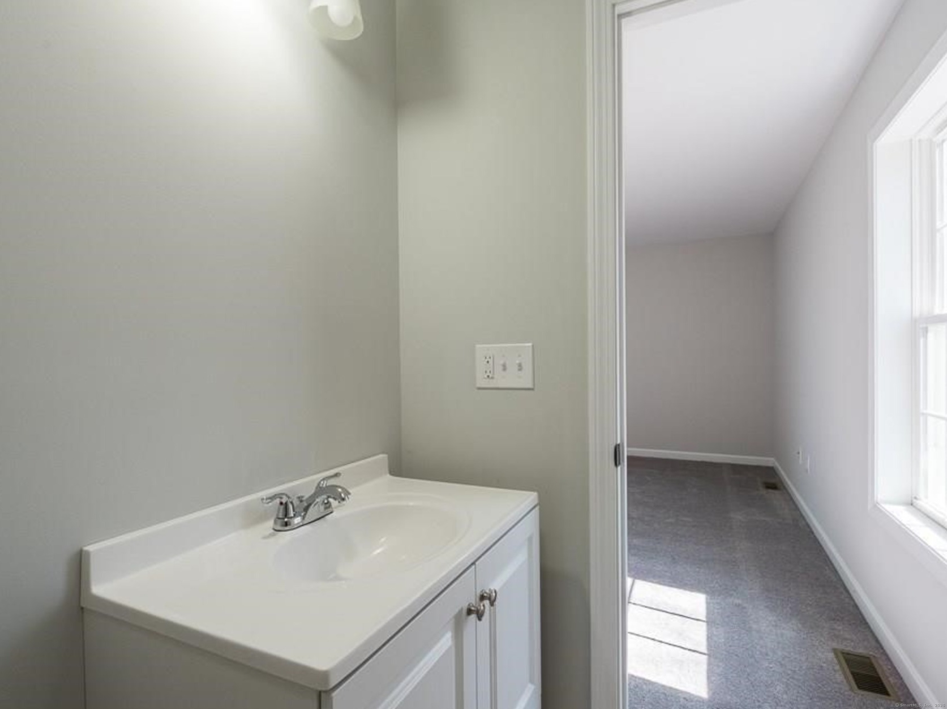 1125 E Lake Road, Montville, Connecticut image 9