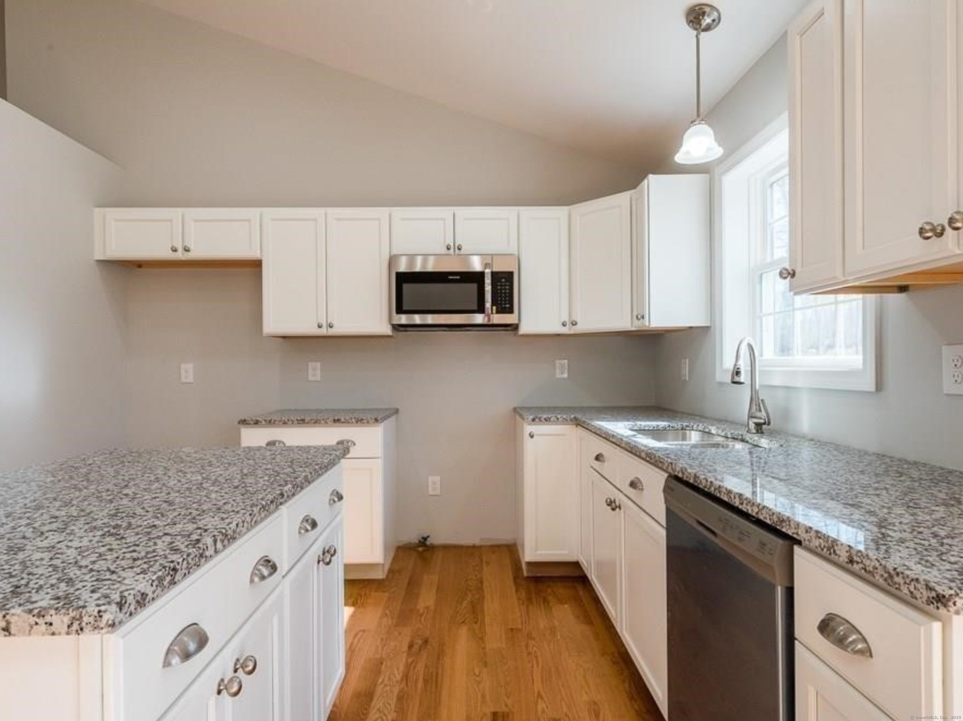 1125 E Lake Road, Montville, Connecticut image 2