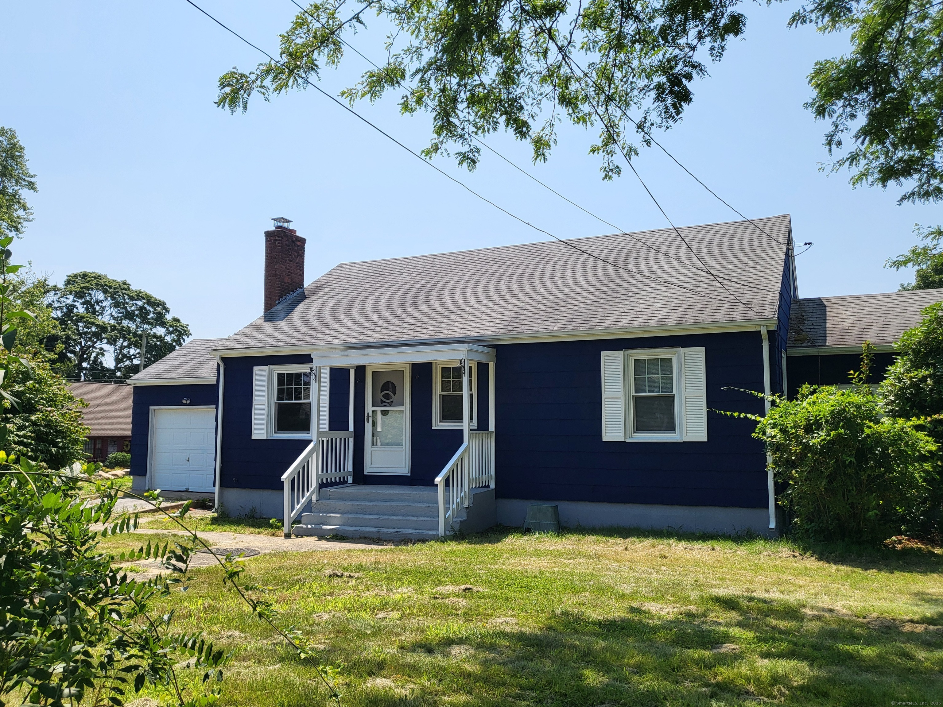 Gallup Lane, Waterford, Connecticut - 2 Bedrooms  
2 Bathrooms  
9 Rooms - 