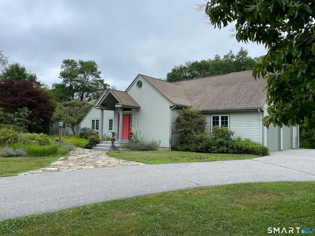 Photo of 3 Westwood Drive, Waterford, CT 06385 (MLS # 24158871)