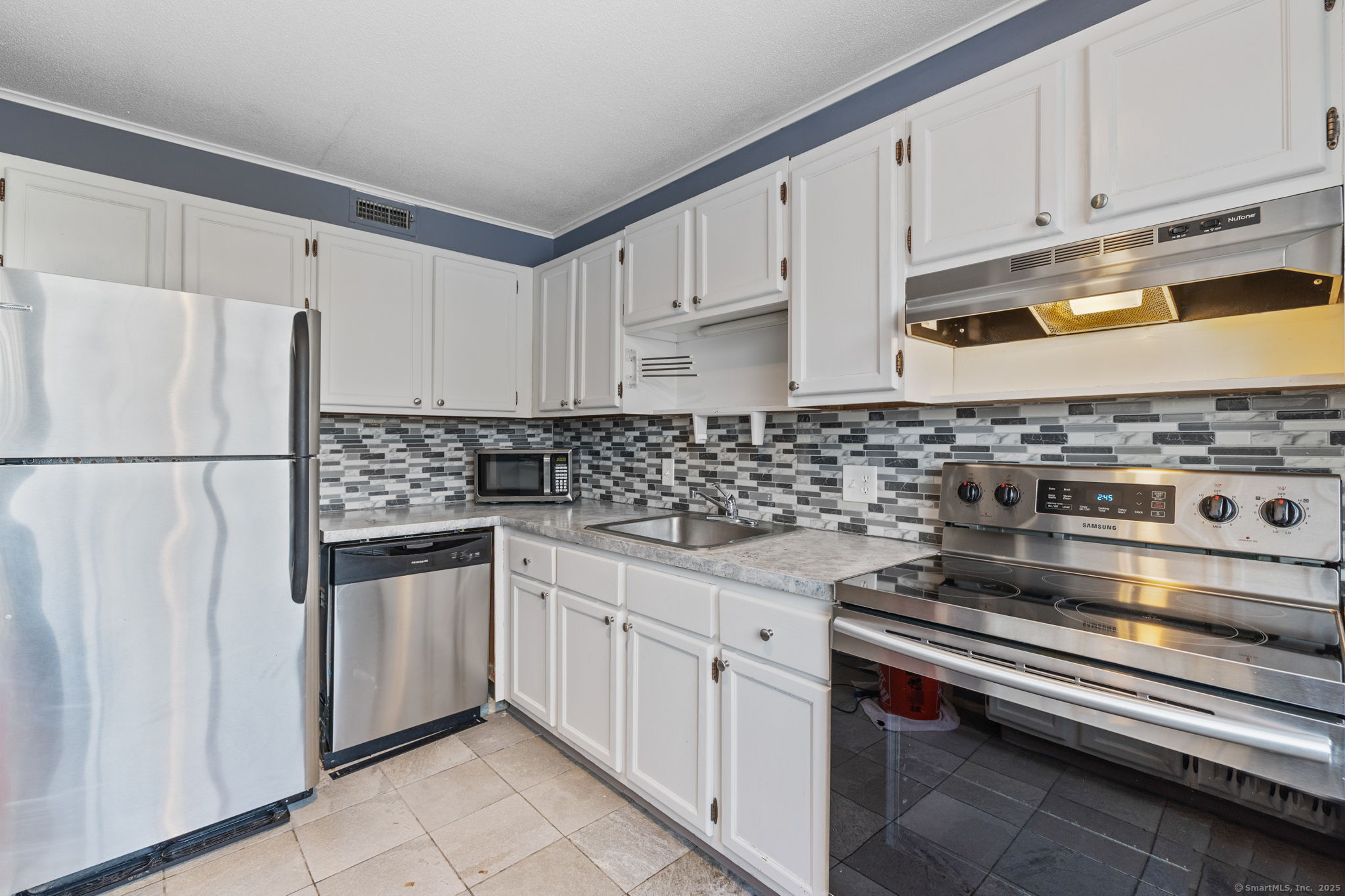 301 Heritage Village #B, Southbury, Connecticut image 3