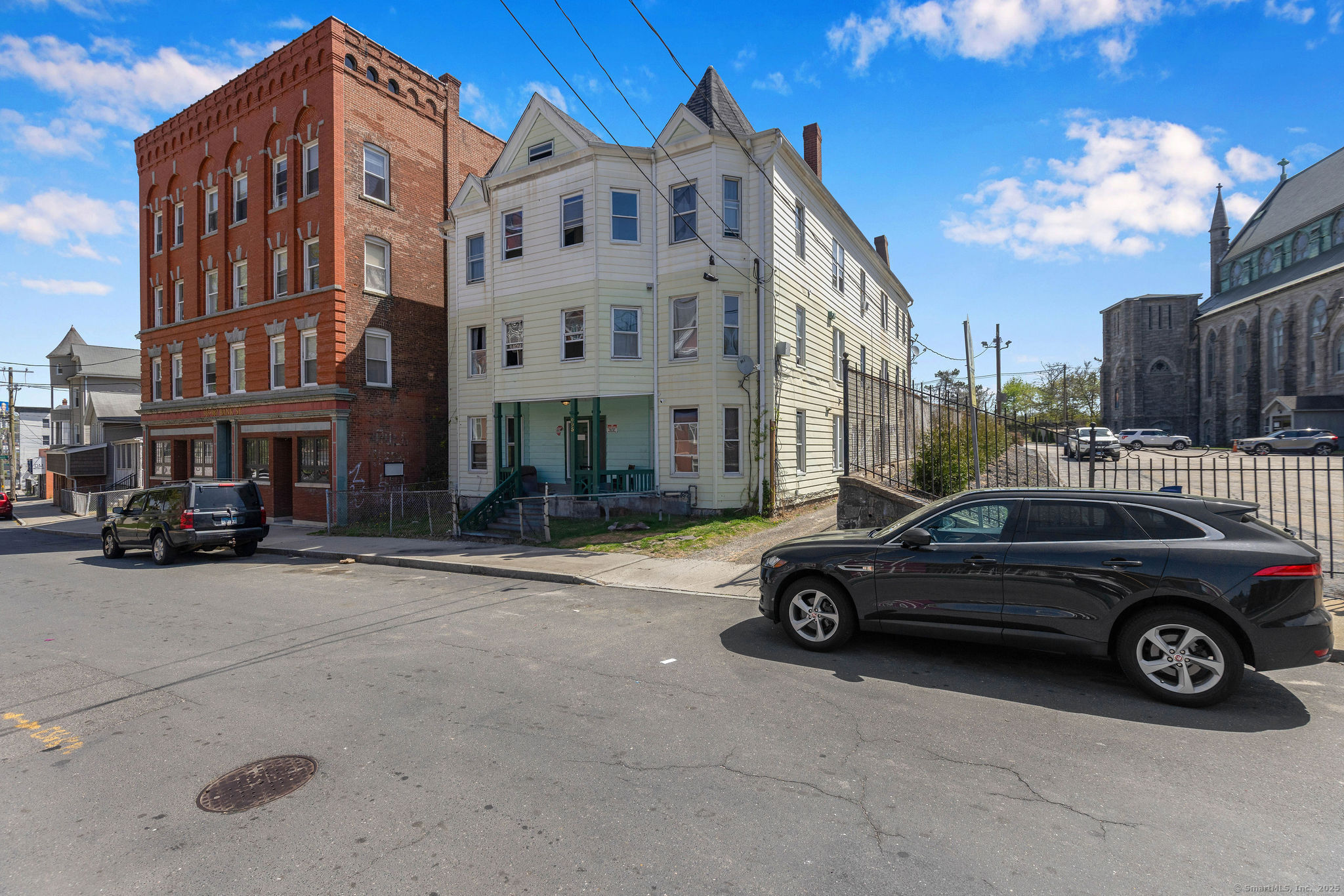 995 Bank Street