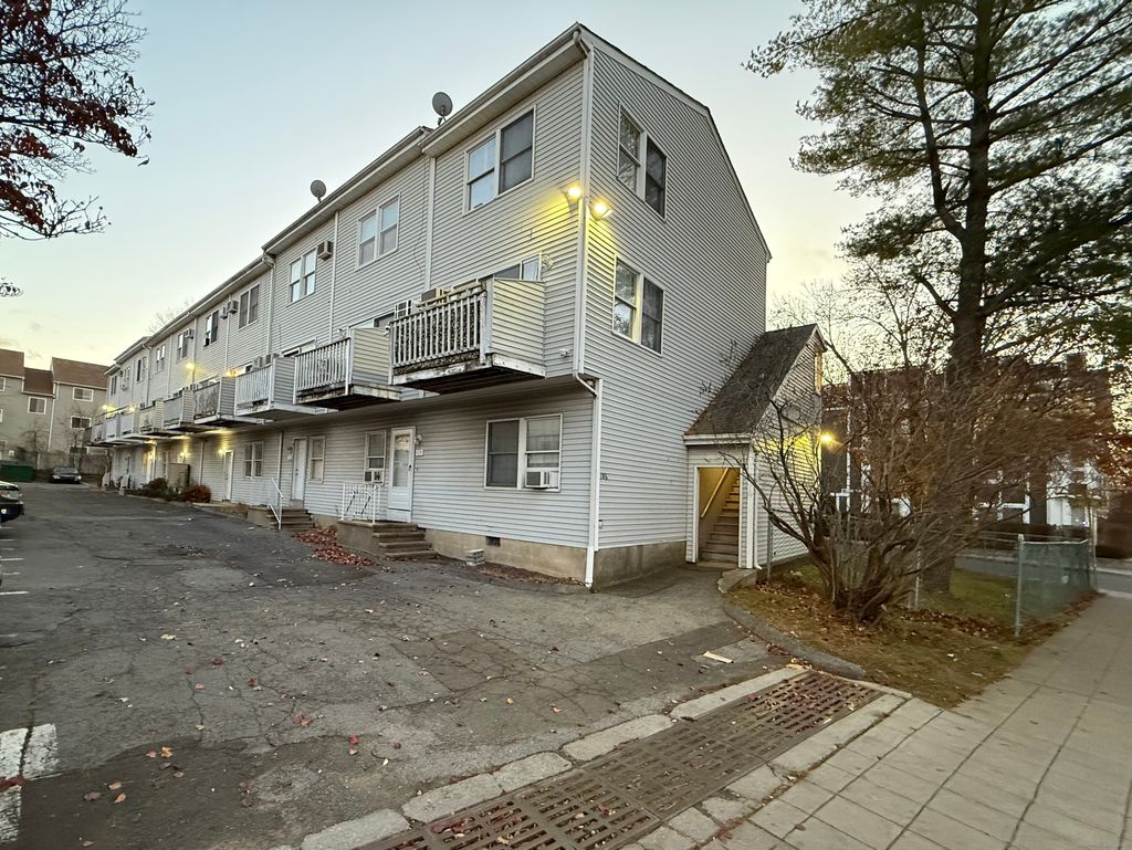 Photo of 186 Stillwater Avenue #APT 129, Stamford, CT 06902 (MLS # 24143609)