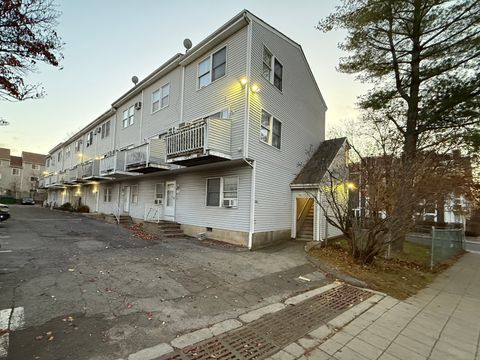 Photo of 186 Stillwater Avenue #APT 129, Stamford, CT 06902 (MLS # 24143609)