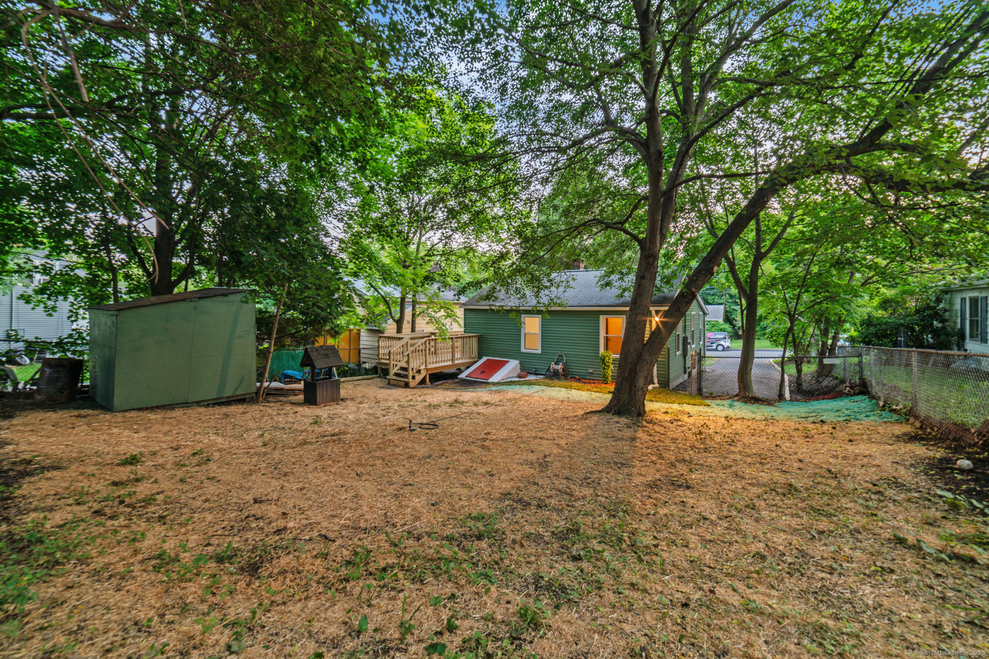 Barlow Street, Bristol, Connecticut - 2 Bedrooms  
1 Bathrooms  
4 Rooms - 