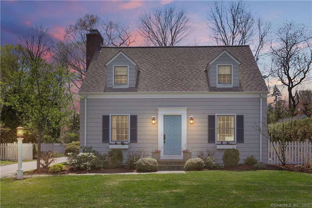 Photo 1 of 12 Phillips Lane, Darien, Connecticut, $1,145,000, Web #: 170079104