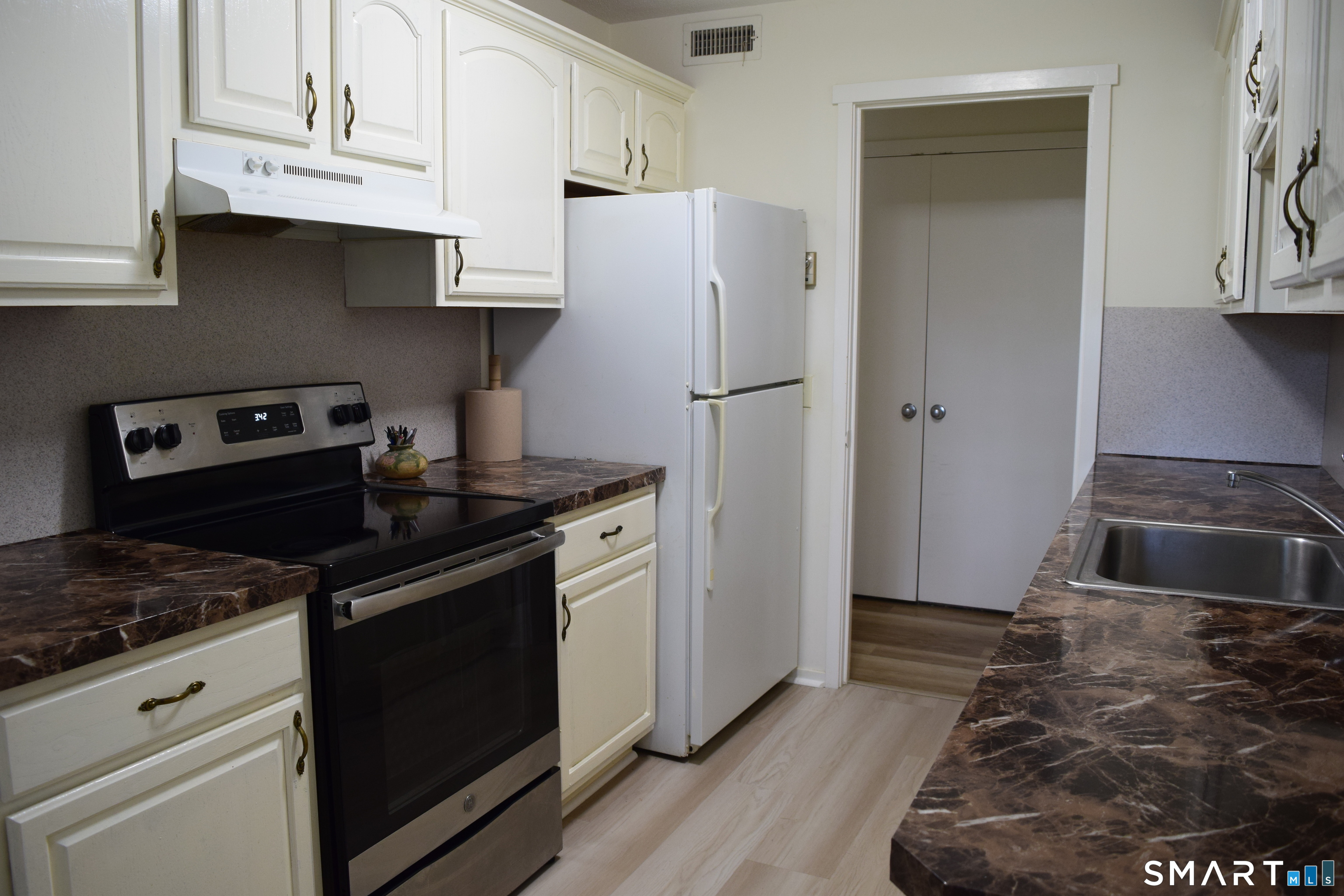 464 Heritage Village B