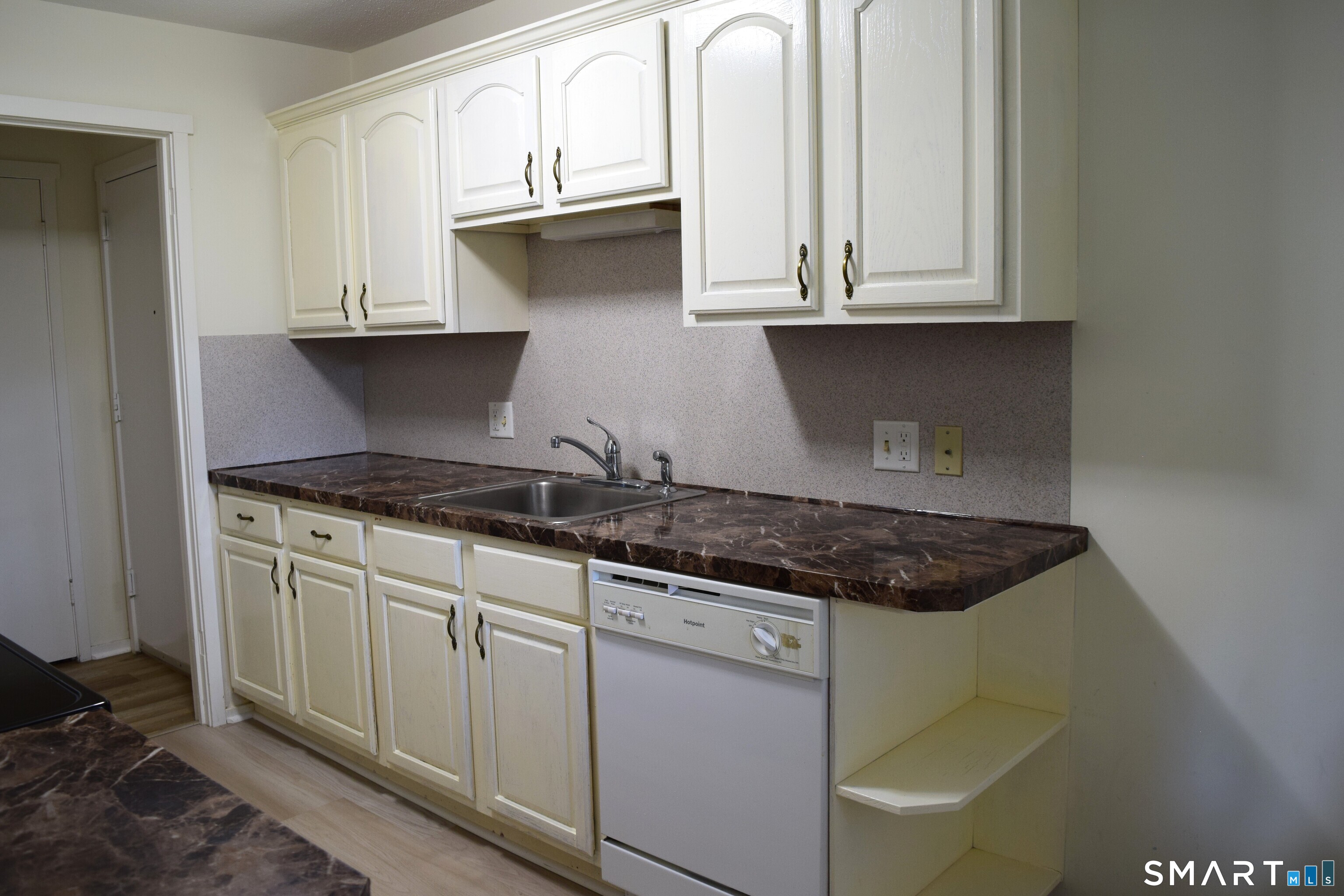 464 Heritage Village B