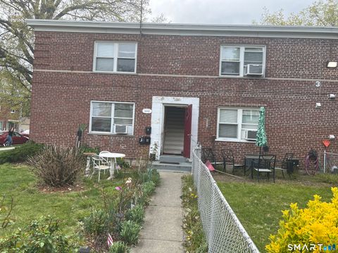 Photo of 395-Bld 3 Granfield Avenue #D, Bridgeport, CT 06610 (MLS # 24171092)