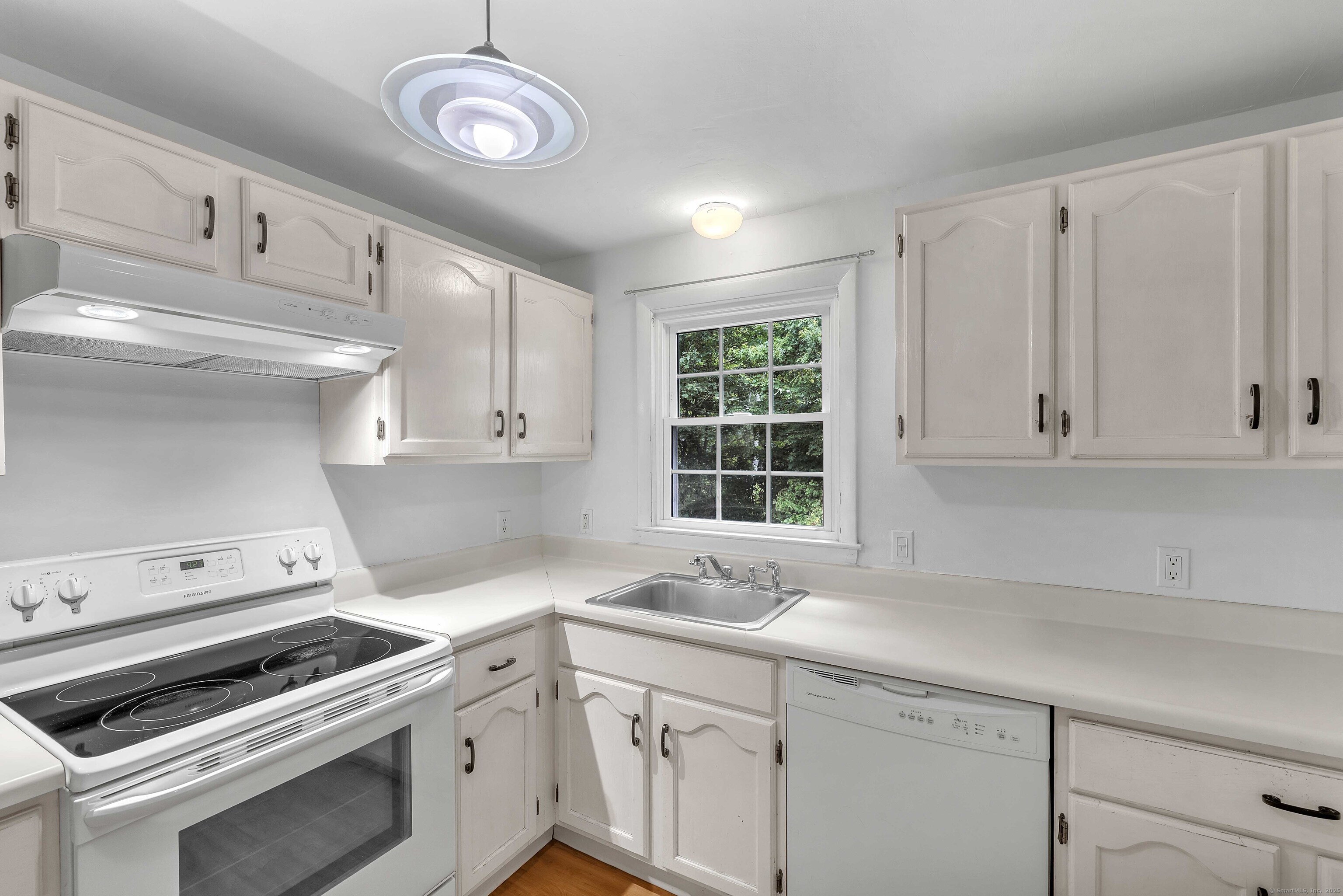 81 East Pattagansett Road Apt 22