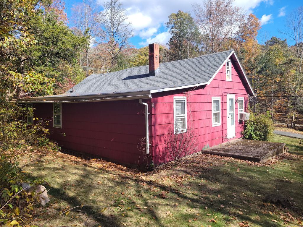 Photo of 60 Chestnut Lane, Hamden, CT 06518 (MLS # 24135406)