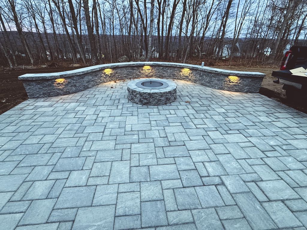 Photo of 12 Pumpkin Grove, East Lyme, CT 06333 (MLS # 24143999)