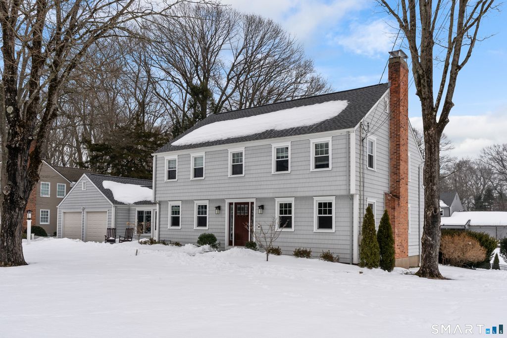 Photo of 19 Glen Hollow, West Hartford, CT 06117 (MLS # 24142965)