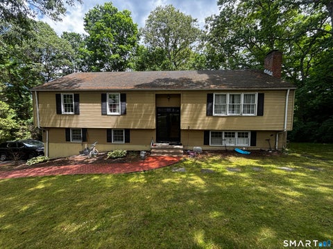 Homes For Sale - 46 School Hill Lane<br/> Middlesex County, Westbrook, CT 06498