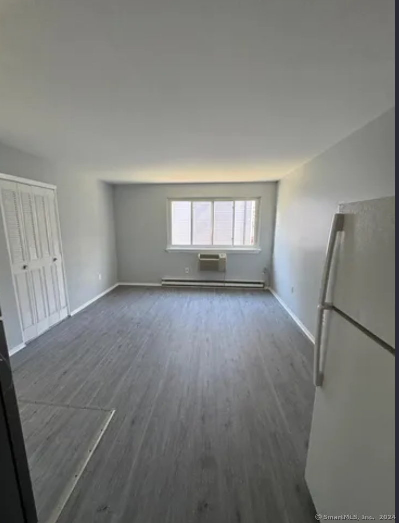 Rental Property at Saint Stephen Street B3, Bridgeport, Connecticut - Bathrooms: 1 
Rooms: 2  - $1,300 MO.