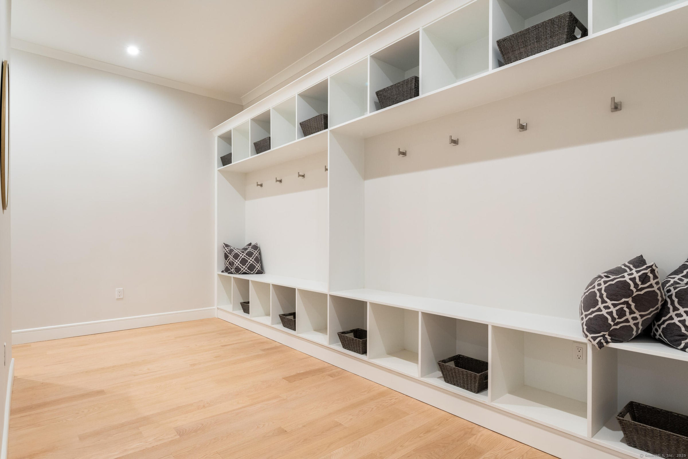 Greenwich, Connecticut 06831, United States, 8 Bedrooms Bedrooms, ,12 BathroomsBathrooms,Residential,Active,92860