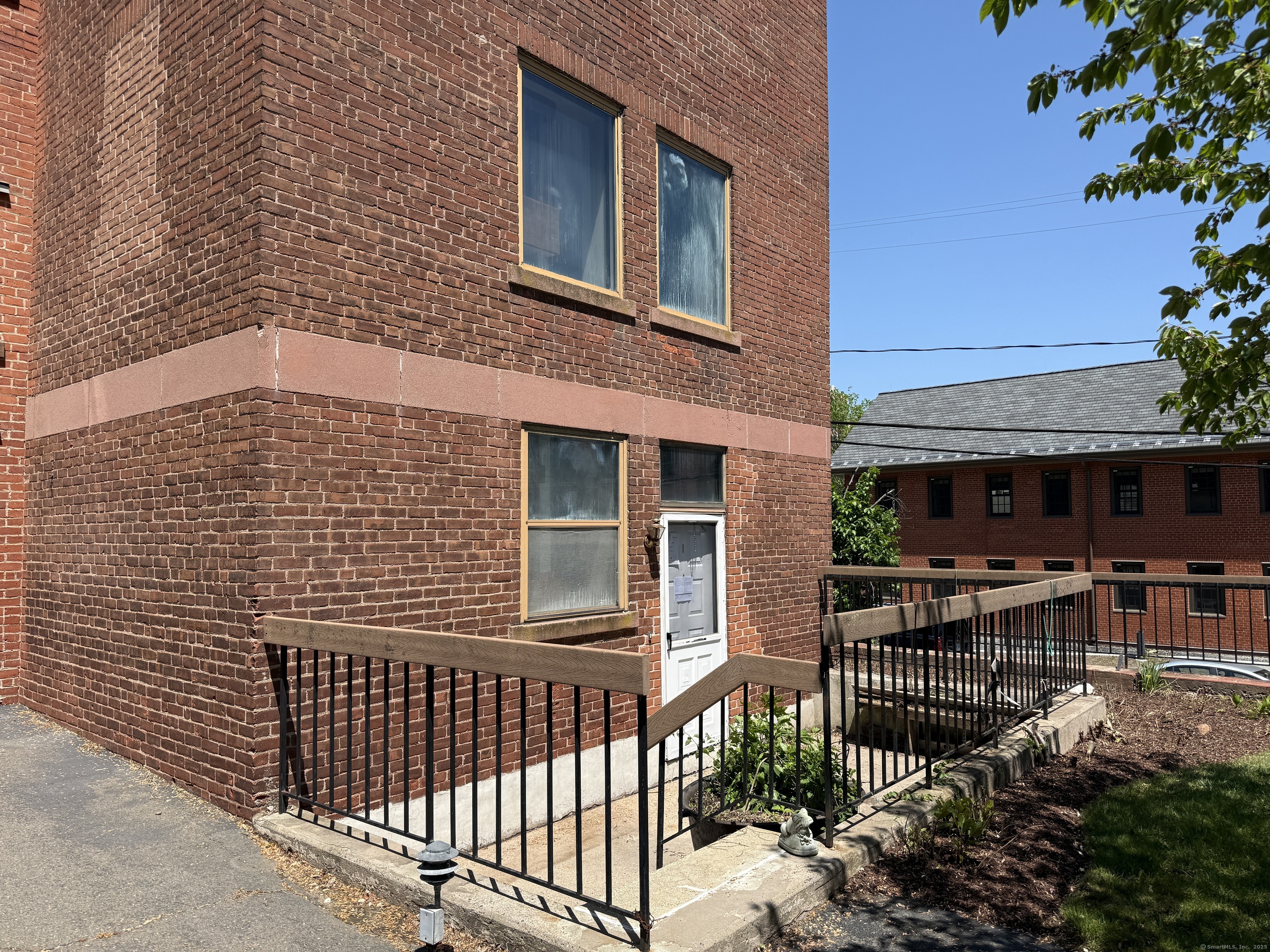 Property for Sale at College Street 1, Middletown, Connecticut - Bedrooms: 1 
Bathrooms: 2 
Rooms: 3  - $90,000