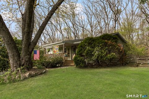 Photo of 34 Robert Avenue, Killingly, CT 06239 (MLS # 24160287)