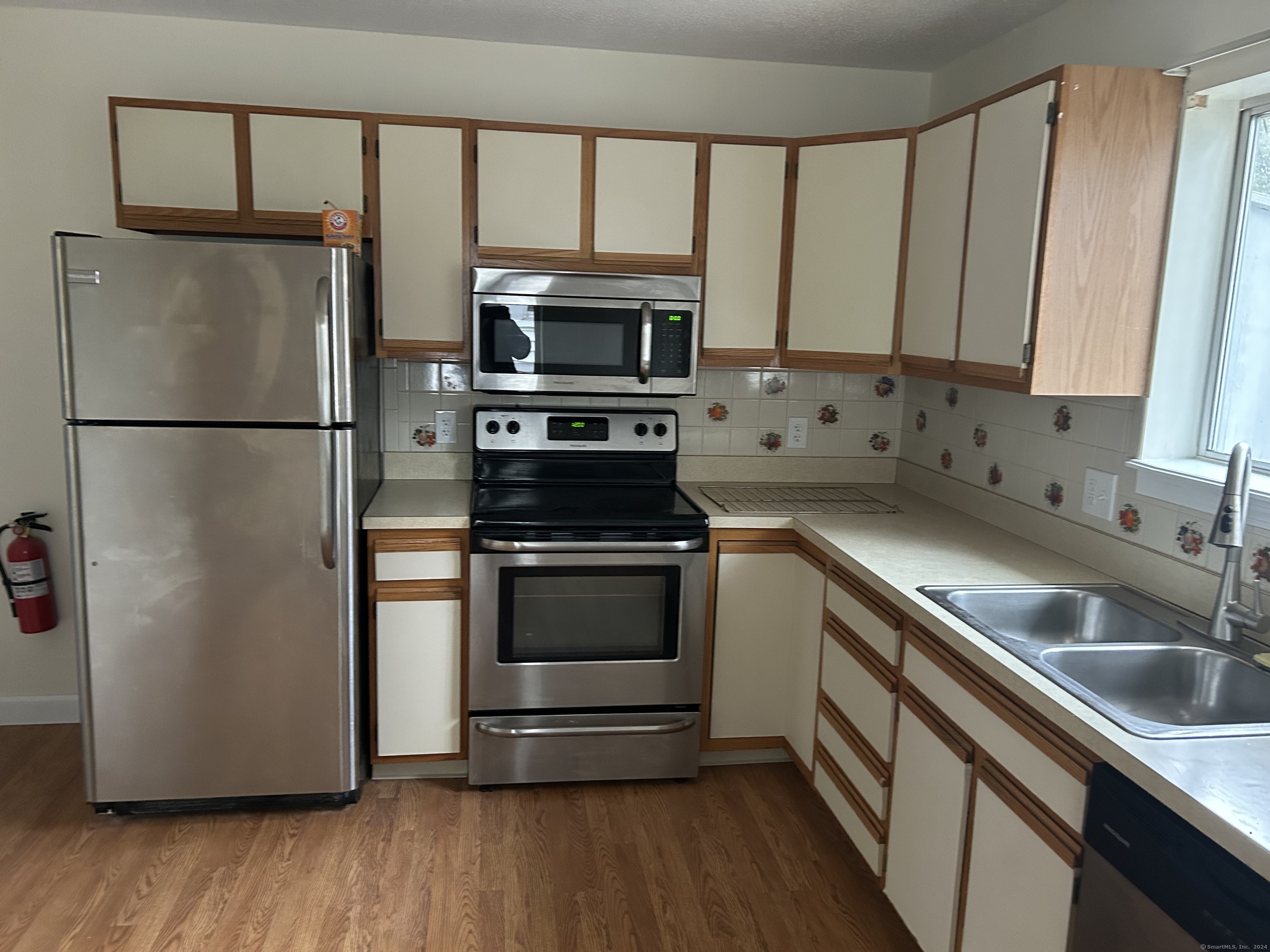 Rental Property at 581 Highland Avenue Apt 1, Waterbury, Connecticut - Bedrooms: 2 
Bathrooms: 2 
Rooms: 4  - $1,750 MO.