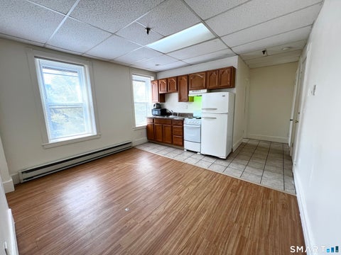Multifamily For Rent - 696 Main Street #B1<br/> Middlesex County, Middletown, CT 06457