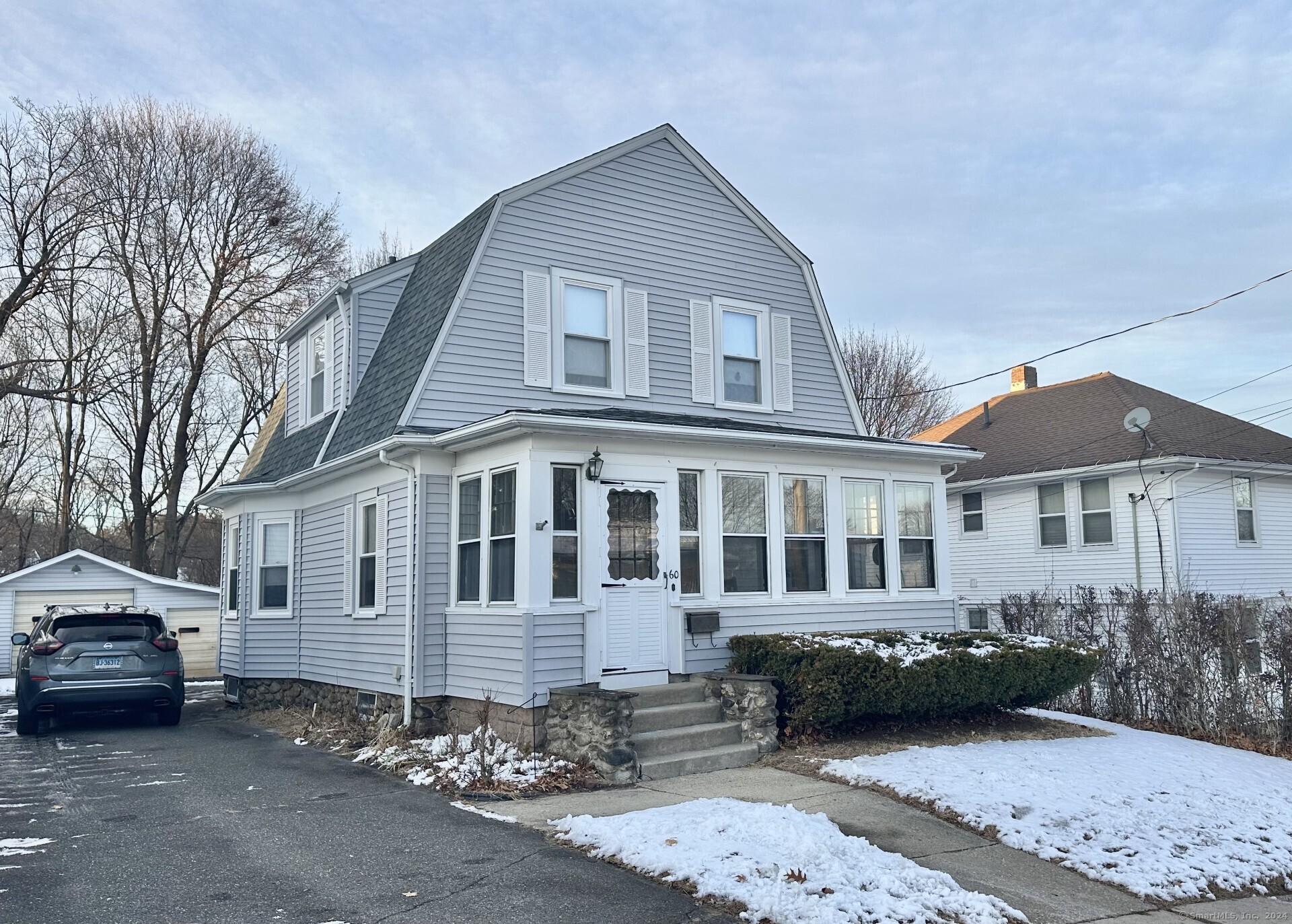 Putnam Street, Bristol, Connecticut - 2 Bedrooms  
1 Bathrooms  
5 Rooms - 