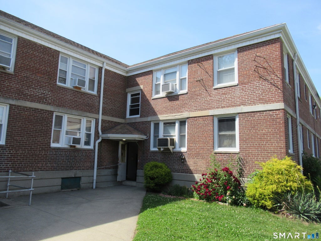 Photo of 84 Canaan Court #Bld. 84, Apt.28, Stratford, CT 06614 (MLS # 24194023)