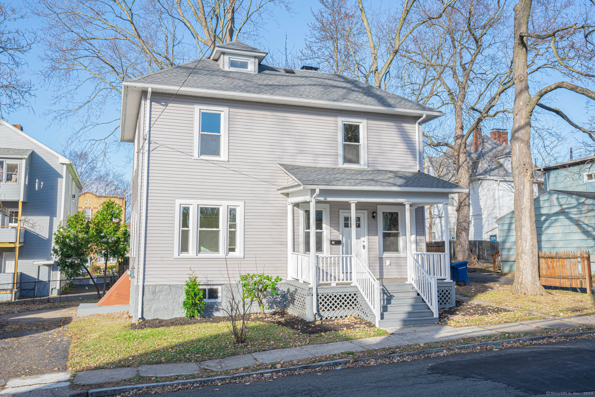 Bliss Street, Hartford, Connecticut - 3 Bedrooms  
1 Bathrooms  
6 Rooms - 