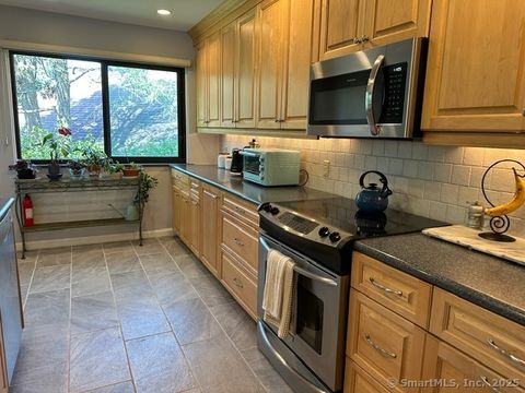 859 Heritage Village B Southbury CT 06488