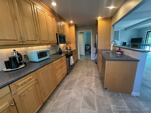 859 Heritage Village B