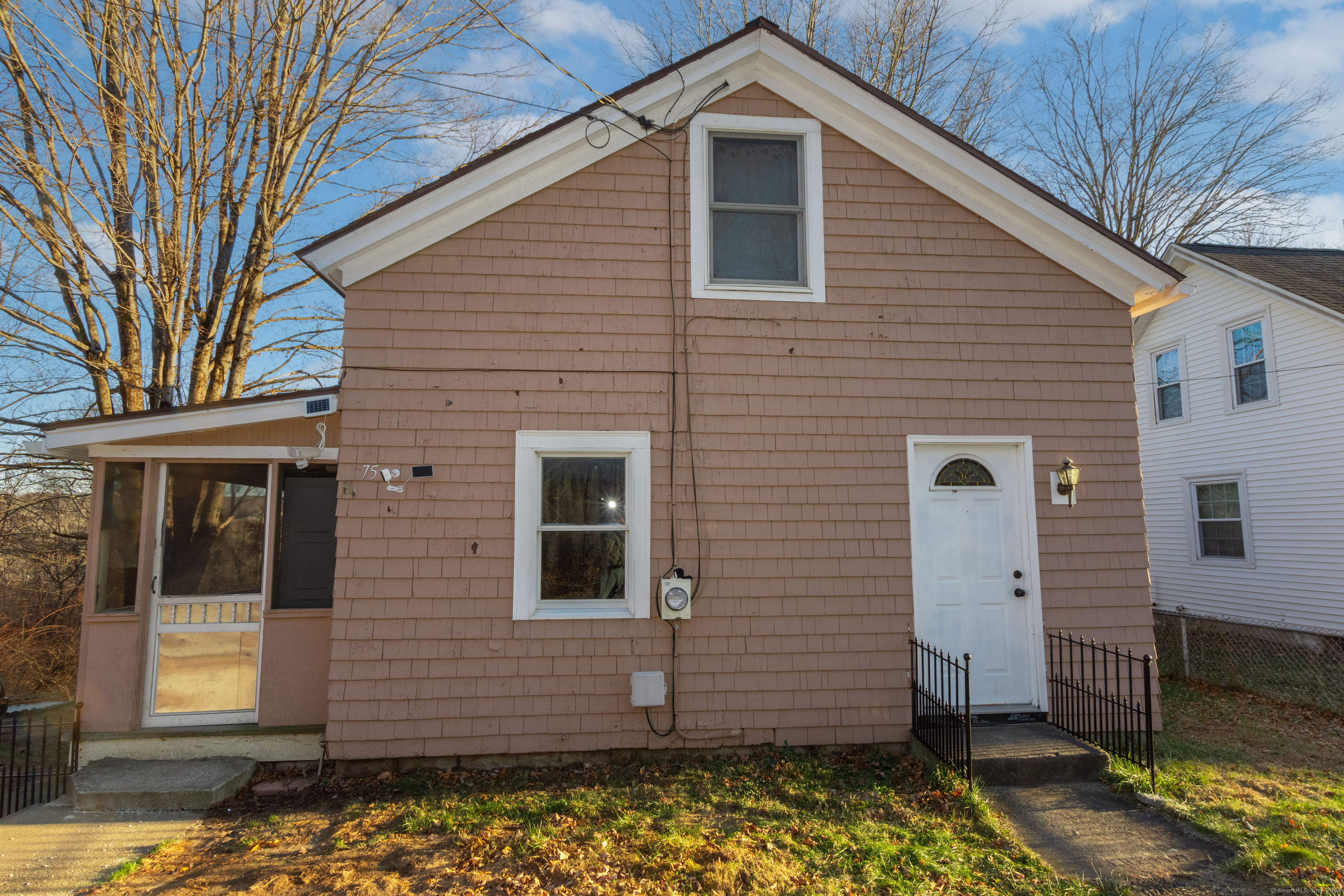 75 Gallup Street, Plainfield, Connecticut - 3 Bedrooms  
1 Bathrooms  
5 Rooms - 