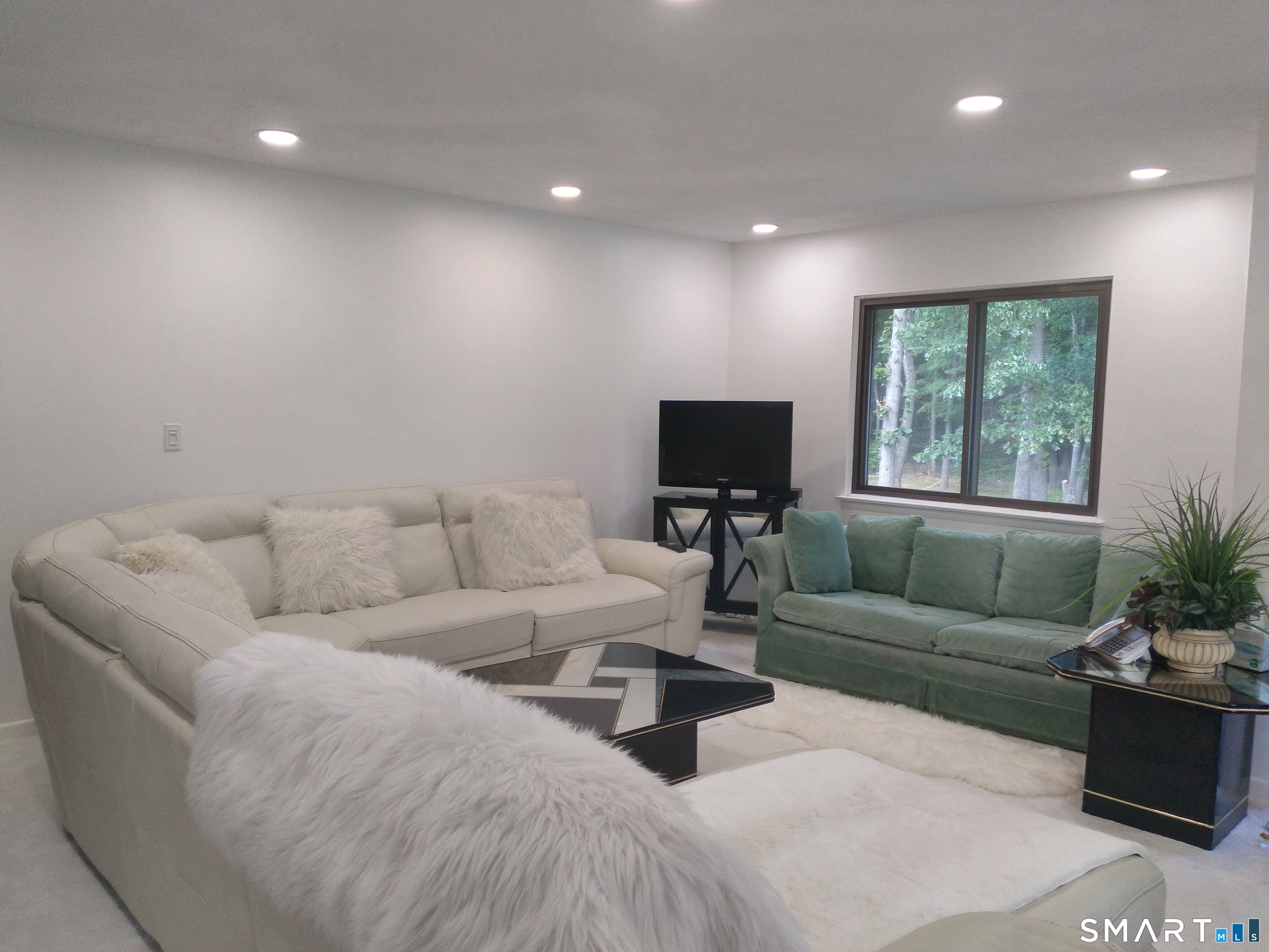 943 High Path Road 943